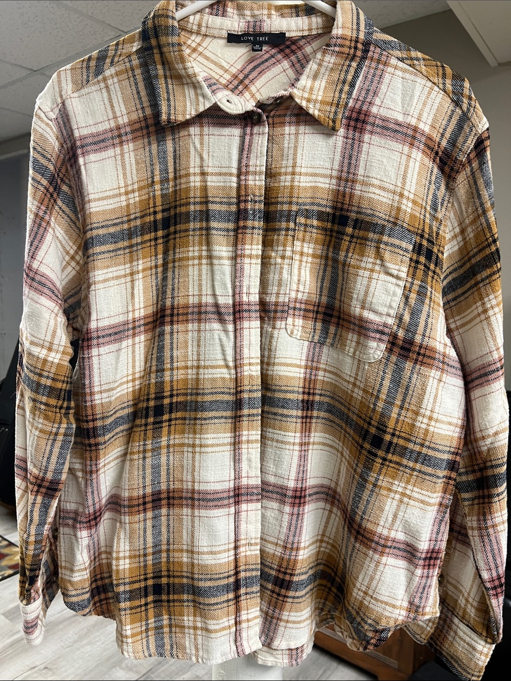 Love Tree Women’s Plaid Button-Down Shirt in Cream, Mustard & Navy sz medium